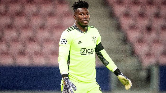 Penjaga gawang Ajax Kamerun Andre Onana terlihat selama pertandingan sepak bola Liga Champions UEFA FC Midtjylland vs Ajax Amsterdam di MCH Arena di Herning, pada 3 November 2020.