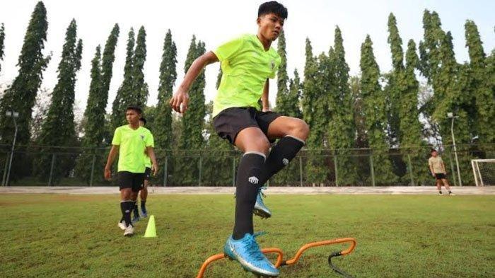 Arkhan Kaka, pemain Timnas Indonesia U-16 ketika berlatih sepak bola.