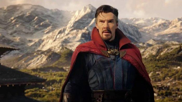 Benedict Cumberbatch Ungkap Doctor Strange 2 Masih Menjalani Syuting Ulang