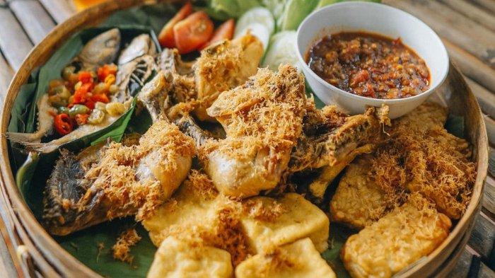 Menu di Bukit Air Resto, Bogor, Jawa Barat, Indonesia.