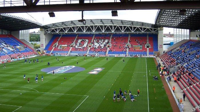 DW Stadium stadion kandang Wigan Athletic, Inggris.