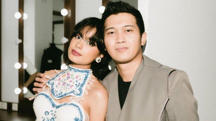 Demas Narawangsa bersama istri, Eva Celia.