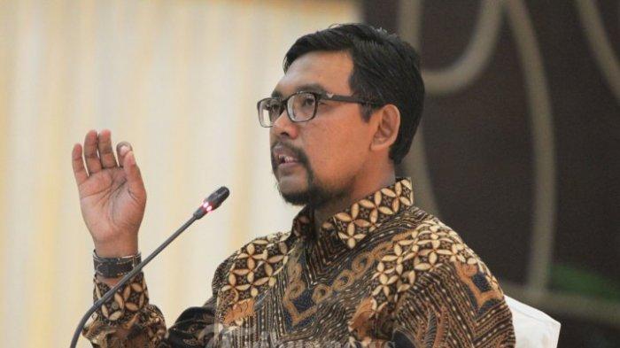 Direktur-Sosialisasi-dan-Kampanye-Antikorupsi-KPK-Giri-Suprapdiono-2.jpg