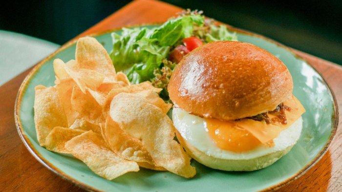 Salah satu menu makanan di Eastman Coffee House, Semarang.