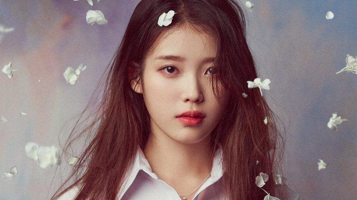 IU untuk promosi album 'Coin' dengan title track 'Lilac' yang dirilis 26 Maret 2021.