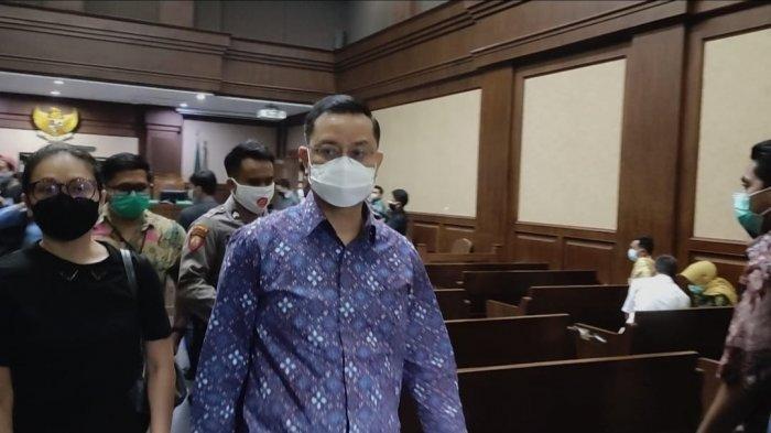 Mantan Menteri Sosial (Mensos), Juliari Batubara hadir sebagai terdakwa saat sidang lanjutan kasus korupsi Bantuan Sosial (Bansos) Covid-19 di Pengadilan Tipikor, Jakarta Pusat, Senin (21/6/2021). Sidang tersebut beragendakan mendengarkan 5 saksi yang dihadirkan tim Jaksa Penuntut Umum (JPU) pada Komisi Pemberantasan Korupsi (KPK).