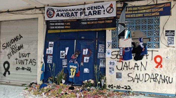 Pintu keluar tribun 13 Stadion Kanjuruhan.