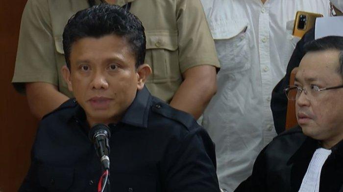 Terdakwa kasus pembunuhan berencana terhadap Nofriansyah Yosua Hutabarat atau Brigadir J, Ferdy Sambo, dalam persidangan di Pengadilan Negeri (PN) Jakarta Selatan, Selasa (1/11/2022).