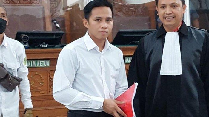 Richard Eliezer Pudihang Lumiu atau Bharada E di Pengadilan Negeri (PN) Jakarta Selatan, Selasa (18/10/2022). Bharada E menghadiri sidang perdana kasus pembunuhan berencana terhadap Nofriansyah Yosua Hutabarat atau Brigadir J.