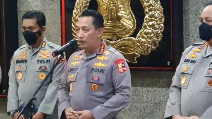 Kapolri Jenderal Listyo Sigit Prabowo saat mengumumkan penonaktifan Irjen Ferdy Sambo dari jabatannya sebagai Kadiv Propam di Mabes Polri, Jakarta Selatan, Senin (18/7/2022).