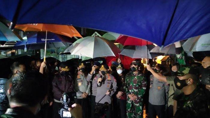 Kapolri-Listyo-Sigit-meninjau-lokasi-bom-bunuh-diri-di-Makassar.jpg