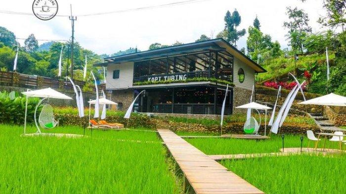 Tempat wisata bernama Kopi Tubing di Kabupaten Bogor yang memungkinkan wisatawan untuk melakukan kegiatan river tubing.