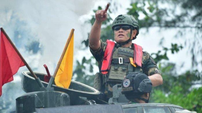 Kepala Staf Angkatan Laut (KSAL) Laksamana Yudo Margono memimpin langsung operasi amfibi dalam latihan bersama Super Garuda Shield 2022 di Pantai Todak, Singkep, Kepulauan Riau, Kamis (4/8/2022).