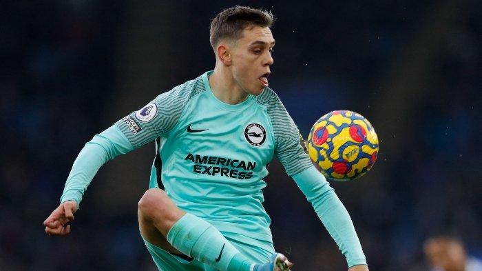 Gelandang Brighton asal Belgia, Leandro Trossard mengontrol bola pada pertandingan sepak bola Liga Premier Inggris antara Leicester City dan Brighton and Hove Albion di King Power Stadium di Leicester, Inggris tengah pada 23 Januari 2022.
Adrian DENNIS / AFP