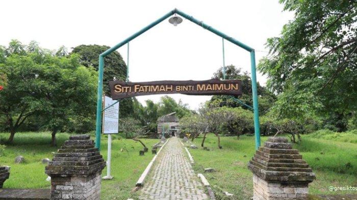 Pintu masuk kawasan Makam Siti Fatimah Binti Maimun, Gresik, Jawa Timur