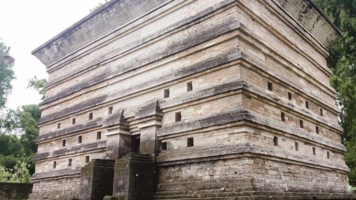 Bangunan Makam Siti Fatimah Binti Maimun, Gresik, Jawa Timur