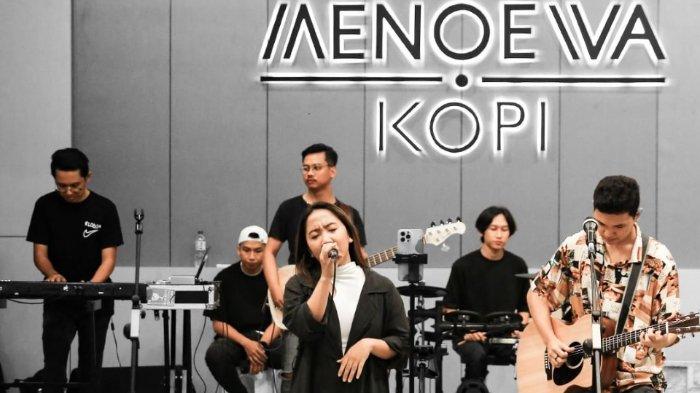 Live musik di Menoewa Kopi Jogja.