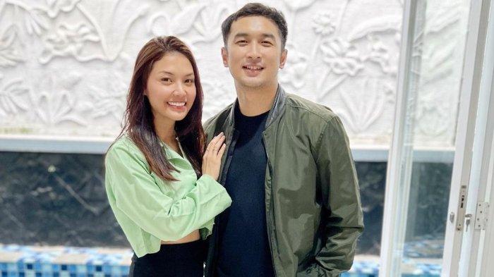 Mezty Mez bersama suami, Gerald Yohanes Putra.