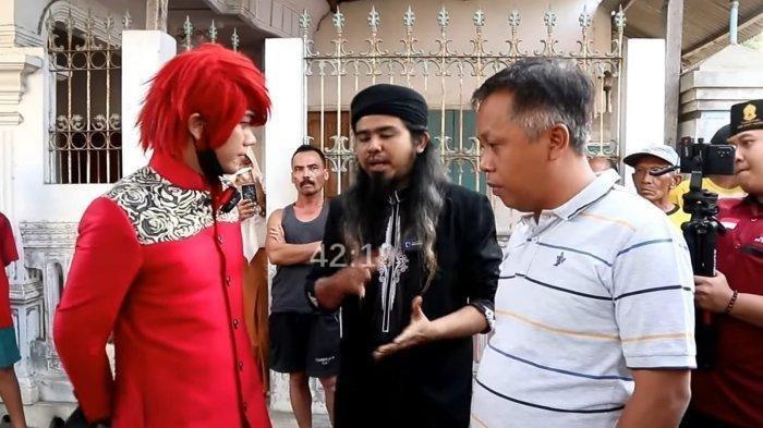 Kasus Pesulap Merah dengan Gus Samsudin berawal ketika pemilik nama asli Marcel Radhival itu memberikan reaksi pada teknik pengobatan sang dukun.