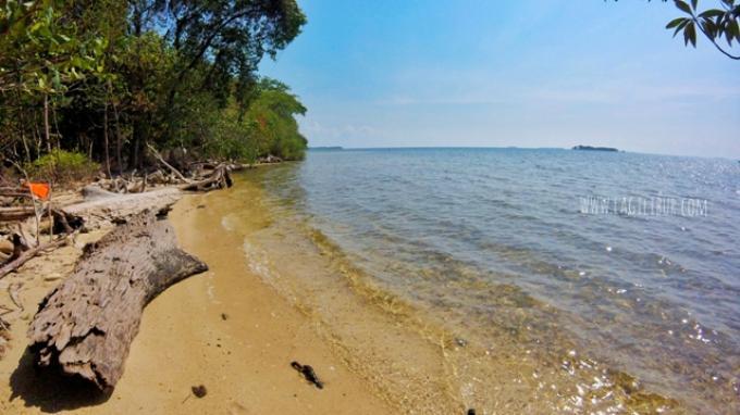 Pantai Batu Putih, Karimunjawa
