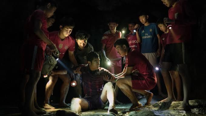 Para pemeran di serial Thai Cave Rescue (Netflix)