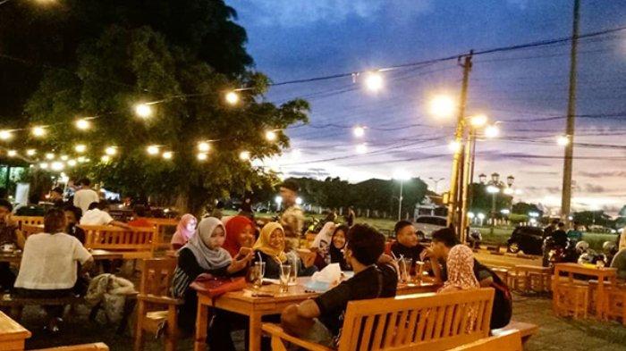 Pengunjung di Pendopo Lawas Yogyakarta