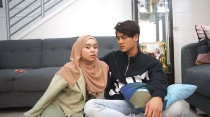 Penyanyi dangdut Lesti Kejora dan artis peran Rizky Billar