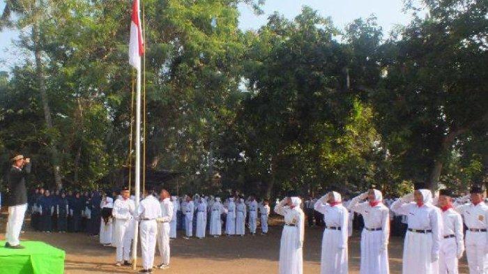 Upacara bendera di Mts Miftahul Khoirot Karawang