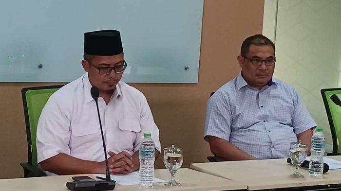 Presiden Aksi Cepat Tanggap (ACT) Ibnu Khajar (kanan) saat konferensi pers di Menara 165, Tb Simatupang, Jakarta Selatan, Senin (4/7/2022).