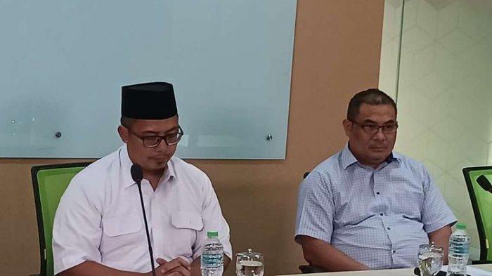 Presiden Aksi Cepat Tanggap (ACT) Ibnu Khajar (kanan) saat konferensi pers di Menara 165, Tb Simatupang, Jakarta Selatan, Senin (4/7/2022)