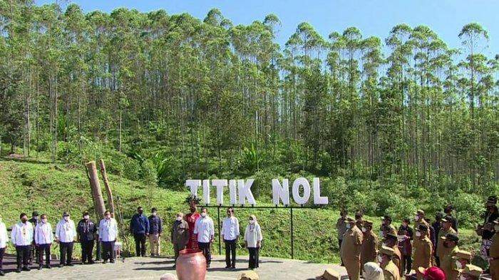 Presiden Jokowi bersama para menteri dan gubernur hadir di Titik Nol Ibu Kota Nusantara, Kecamatan Sepak, Kalimantan Timur, Senin (14/3/2022)