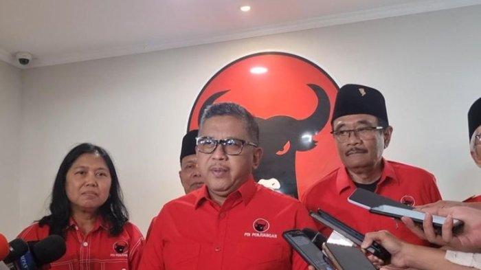Sekretaris Jenderal PDI Perjuangan (PDIP) Hasto Kristiyanto di Sekolah PDIP, Jalan Raya Lenteng Agung, Jakarta, Minggu (30/10/2022).