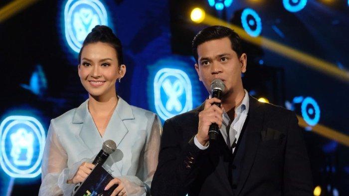 Surya Insomnia sedang menjadi host