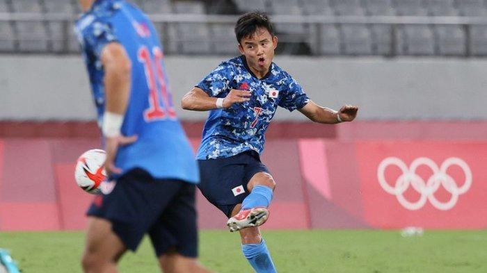 Penyerang timnas Jepang Takefuso Kubo beraksi pada laga pertama fase grup sepak bola putra Olimpiade Tokyo 2020 kontra Afrika Selatan di Stadion Tokyo, Kamis (22/7/2021) malam WIB.