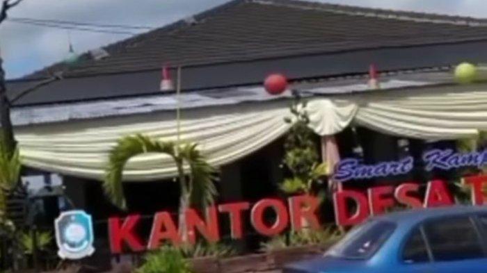 Tangkapan layar video hajatan digelar di Balai Desa di Banyuwangi, saat PPKM Darurat.