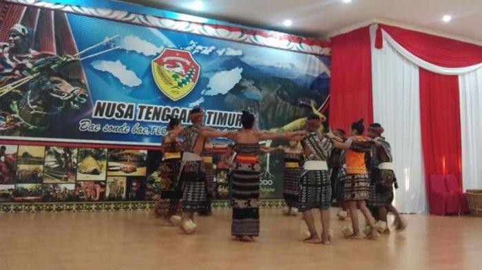 Para pelajar dari SMA Negeri 1 Sabu Timur, NTT akan mempromosikan tarian tradisional asal Sabu Raijua dalam Festival Indonesia yang digelar selama dua hari yakni 28-30 Juni 2019 di Norwegia. Empat tarian yang akan dipromosikan dalam kegiatan yang digelar di Kedutaan Besar Republik Indonesia (KBRI) di Oslo itu, yakni Padoa, Ledo Hawu, Habba Koo Rai dan Pedogo Aru.