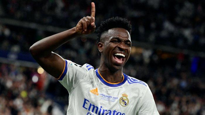 Pemain depan Real Madrid Brasil Vinicius Junior merayakan mencetak gol pembuka selama pertandingan sepak bola final Liga Champions UEFA antara Liverpool dan Real Madrid di Stade de France di Saint-Denis, utara Paris, pada 28 Mei 2022.