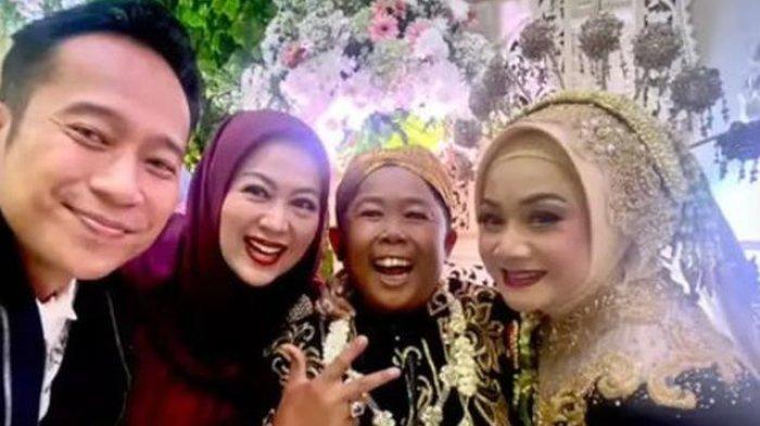 Momen pernikahan Wenty Eri dengan Adul yang dihadiri oleh Denny Cagur dan Istrinya.