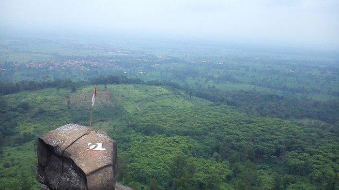 Wisata Bukit Goa Lawa