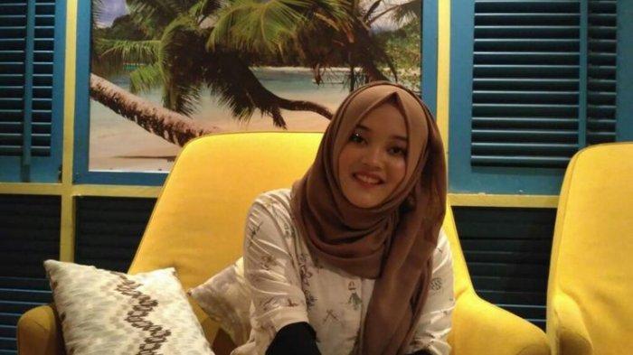 Anak kedua artis komedi Sule, Putri Delina Andriyani, ditemui dalam sebuah acara di kawasan Blok M, Kebayoran Baru, Jakarta Selatan, Selasa (26/3/2019).