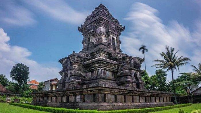 Candi Singasari merupakan candi yang dibangun sebagai bentuk penghormatan kepada Raja Singasari terakhir, Kertanegara.