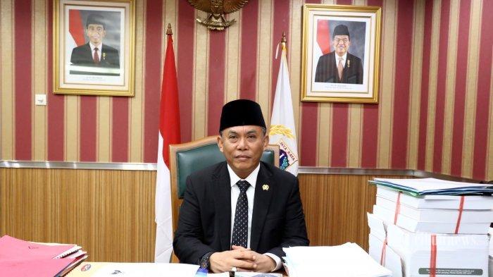 Ketua DPRD DKI Jakarta Prasetyo Edi Marsudi, saat ditemui di ruang kerjanya di Gedung DPRD, Jakarta Pusat, Senin (1/7/2019). Prastyo Edi Marsudi yang juga Sekretaris DPD PDIP DKI Jakarta ini, mengantongi suara sekitar 28 ribu lebih di dapil 1 Jakarta Pusat dalam pemilihan calon legislatif pada pileg 2019 lalu. (Warta Kota/Angga Bhagya Nugraha)