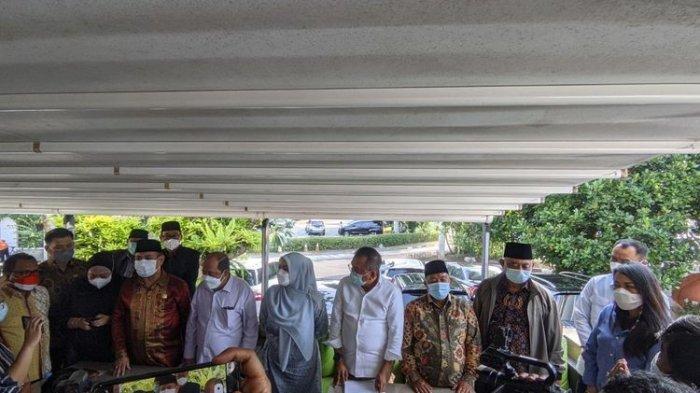 Konferensi pers tujuh fraksi yang melakukan penolakan hasil rapat Badan Musyawarah penetapan agenda pembahasan hak interpelasi terkait Formula E di kawasan Menteng, Jakarta Pusat, Senin (27/9/2021).