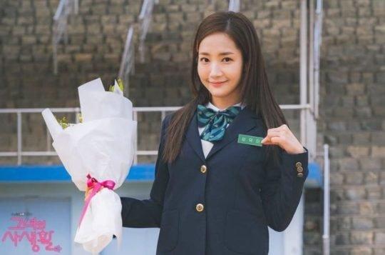 Park Min Young berperan sebagai Jin Ha Kyung dalam drama Korea berjudul Cruel Story of Office Romance