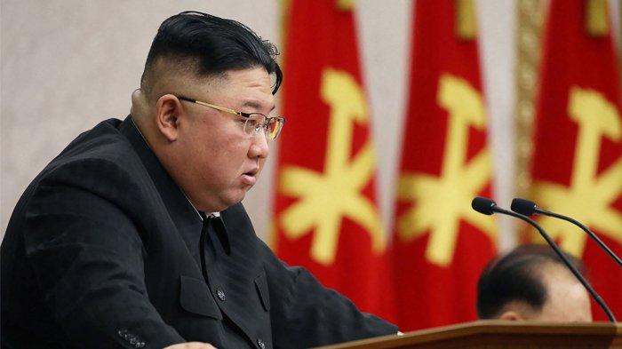 Pemimpin Korea Utara Kim Jong-un saat rapat Komite Sentral ke-8 Partai Pekerja Korea (WPK) di Korea Utara.