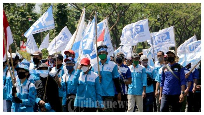 ratusan-buruh-cipta-kerja.jpg