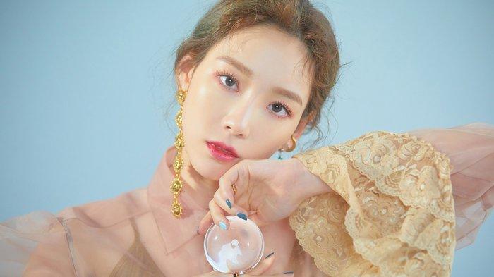 Satu dari foto Taeyeon dalam Album 'Four Season'