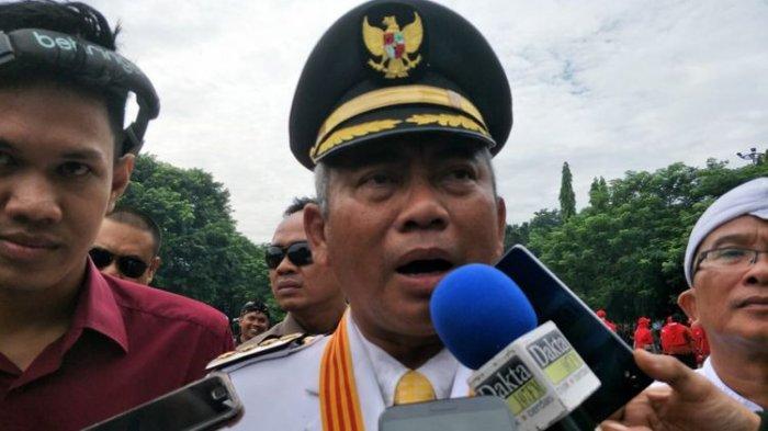 Wali Kota Bekasi Rahmat Effendi atau akrab disapa Pepen di Alun-alun Kota Bekasi, Minggu (10/3/2019)