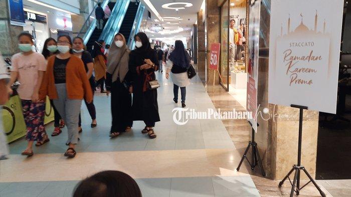 Suasana pengunjung Mal SKA Pekanbaru 10 Hari Jelang Hari Raya Idul Fitri 2021