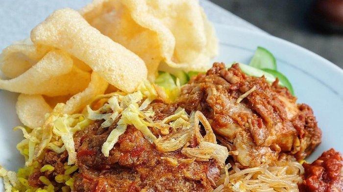 Nasi Kuning Sumur khas Bandung.